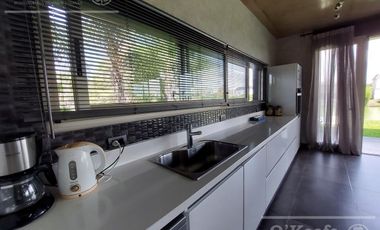 Casa en venta - Barrio Nuevo Quilmes - excelente ubicación con salida a la laguna principal.