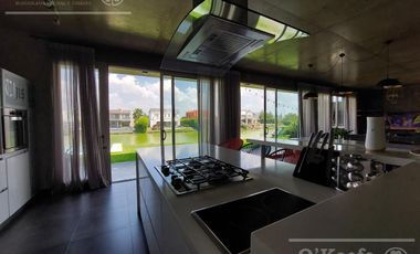 Casa en venta - Barrio Nuevo Quilmes - excelente ubicación con salida a la laguna principal.