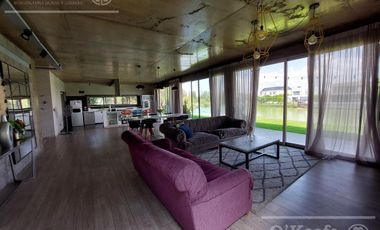 Casa en venta - Barrio Nuevo Quilmes - excelente ubicación con salida a la laguna principal.