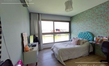 Casa en venta - Barrio Nuevo Quilmes - excelente ubicación con salida a la laguna principal.