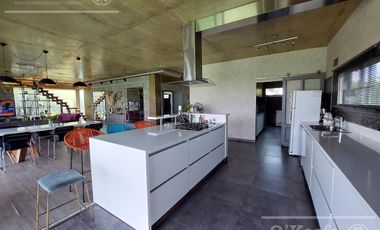 Casa en venta - Barrio Nuevo Quilmes - excelente ubicación con salida a la laguna principal.