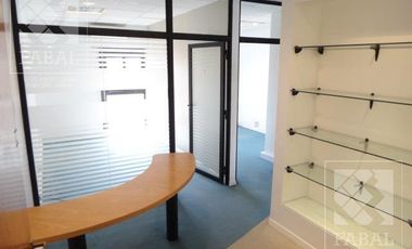 Oficina venta centro, 32 m2 con recepción, 2 privados, cocina y baño