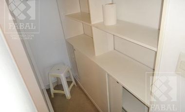Oficina venta centro, 32 m2 con recepción, 2 privados, cocina y baño