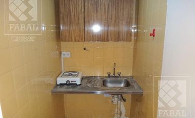 Oficina venta centro, 32 m2 con recepción, 2 privados, cocina y baño