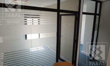 Oficina venta centro, 32 m2 con recepción, 2 privados, cocina y baño
