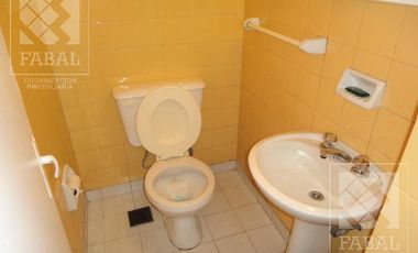 Oficina venta centro, 32 m2 con recepción, 2 privados, cocina y baño