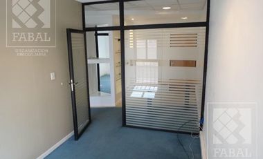 Oficina venta centro, 32 m2 con recepción, 2 privados, cocina y baño