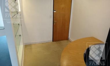 Oficina venta centro, 32 m2 con recepción, 2 privados, cocina y baño