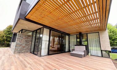 Moderna casa de diseño en venta en Arenas Del Sur