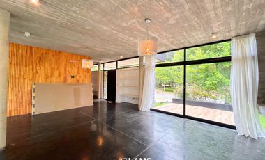 Moderna casa de diseño en venta en Arenas Del Sur