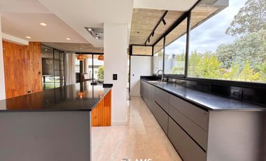 Moderna casa de diseño en venta en Arenas Del Sur