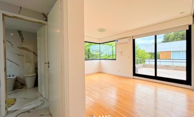 Moderna casa de diseño en venta en Arenas Del Sur