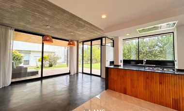 Moderna casa de diseño en venta en Arenas Del Sur