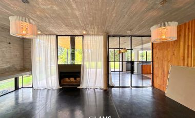 Moderna casa de diseño en venta en Arenas Del Sur