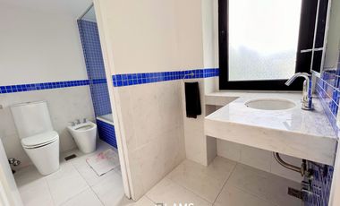 Moderna casa de diseño en venta en Arenas Del Sur