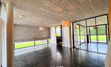 Moderna casa de diseño en venta en Arenas Del Sur