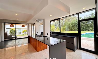 Moderna casa de diseño en venta en Arenas Del Sur