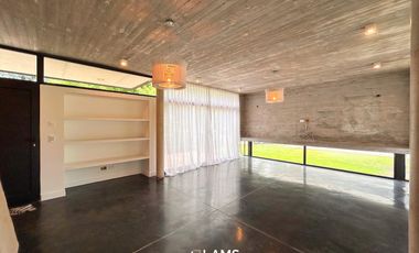 Moderna casa de diseño en venta en Arenas Del Sur