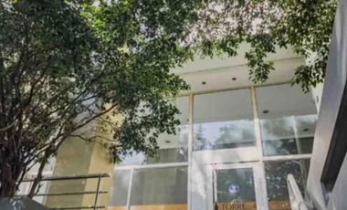Departamento de tres ambientes con cochera a la venta en Torres Pueyrredon
