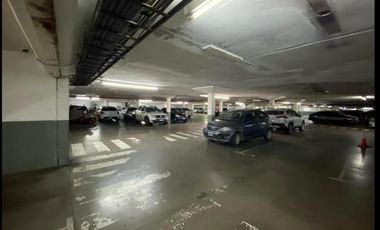 Departamento de tres ambientes con cochera a la venta en Torres Pueyrredon