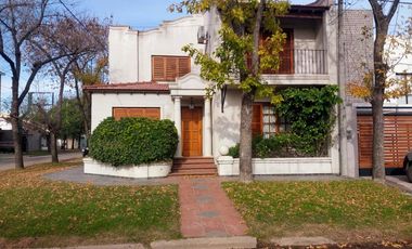 Casa en venta - 4 Dormitorios 2 Baños - 370mts2 - Saladillo