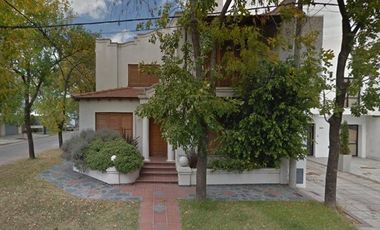 Casa en venta - 4 Dormitorios 2 Baños - 370mts2 - Saladillo