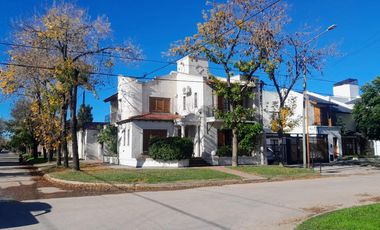 Casa en venta - 4 Dormitorios 2 Baños - 370mts2 - Saladillo