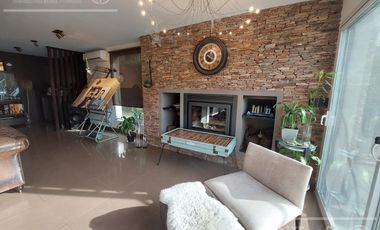Casa en venta, 4 ambientes en Quilmes. Barrio Cerrado Barrancas de Guido.