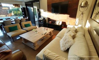 Casa en venta, 4 ambientes en Quilmes. Barrio Cerrado Barrancas de Guido.