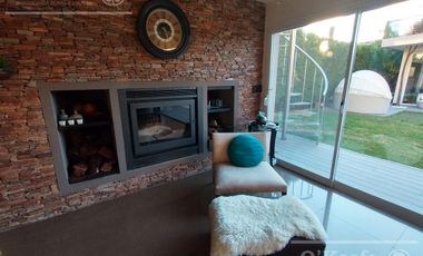 Casa en venta, 4 ambientes en Quilmes. Barrio Cerrado Barrancas de Guido.