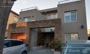 Casa en venta, 4 ambientes en Quilmes. Barrio Cerrado Barrancas de Guido.