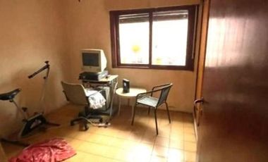 Casa en venta - 4 Dormitorios 3 Baños - 450Mts2 - Villa Luzuriaga