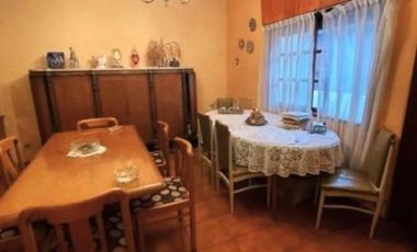 Casa en venta - 4 Dormitorios 3 Baños - 450Mts2 - Villa Luzuriaga