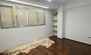 Departamento de 3 dormitorios a la venta Sarmiento al 700