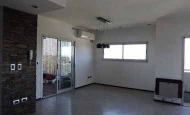 Dpto en venta de tres plantas, tres dormitorios y terraza propia con parrilla en Berazategui Centro