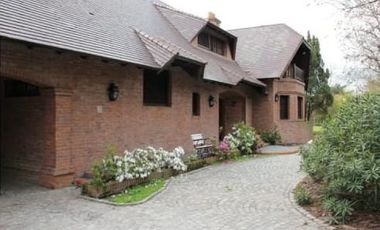 Casa en venta - 4 Dormitorios 5 Baños - 1302Mts2 - Pilar