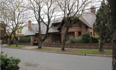 Casa en venta - 4 Dormitorios 5 Baños - 1302Mts2 - Pilar