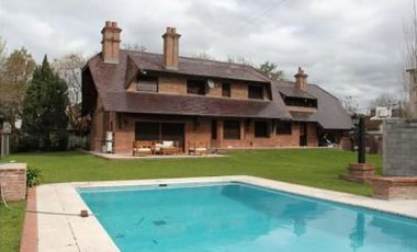 Casa en venta - 4 Dormitorios 5 Baños - 1302Mts2 - Pilar