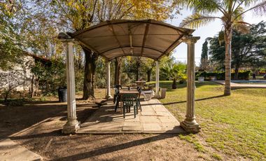 VENTA/PERMUTA - Casa - 2 dormitorios - Pileta - Pueblo Esther