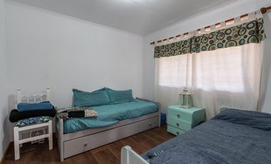 VENTA/PERMUTA - Casa - 2 dormitorios - Pileta - Pueblo Esther