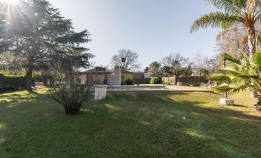 VENTA/PERMUTA - Casa - 2 dormitorios - Pileta - Pueblo Esther