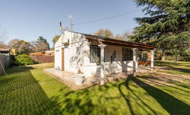 VENTA/PERMUTA - Casa - 2 dormitorios - Pileta - Pueblo Esther