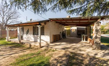VENTA/PERMUTA - Casa - 2 dormitorios - Pileta - Pueblo Esther