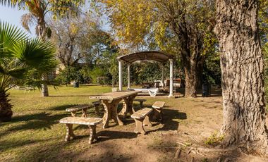 VENTA/PERMUTA - Casa - 2 dormitorios - Pileta - Pueblo Esther