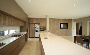 Casa a nuevo - Las Lomas Jockey - San Isidro