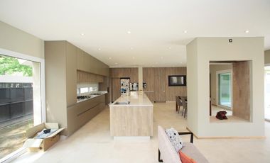 Casa a nuevo - Las Lomas Jockey - San Isidro