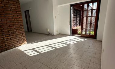 Casa en venta - 5 Dormitorios 5 Baños - Cocheras - 400Mts2 - La Plata