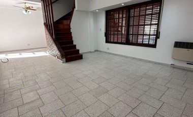 Casa en venta - 5 Dormitorios 5 Baños - Cocheras - 400Mts2 - La Plata