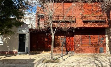 Casa en venta - 5 Dormitorios 5 Baños - Cocheras - 400Mts2 - La Plata