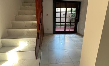 Casa en venta - 5 Dormitorios 5 Baños - Cocheras - 400Mts2 - La Plata